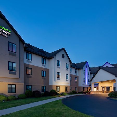 Holiday Inn Express & Suites Bradley Airport, An Ihg Hotel Виндзор Локс Экстерьер фото