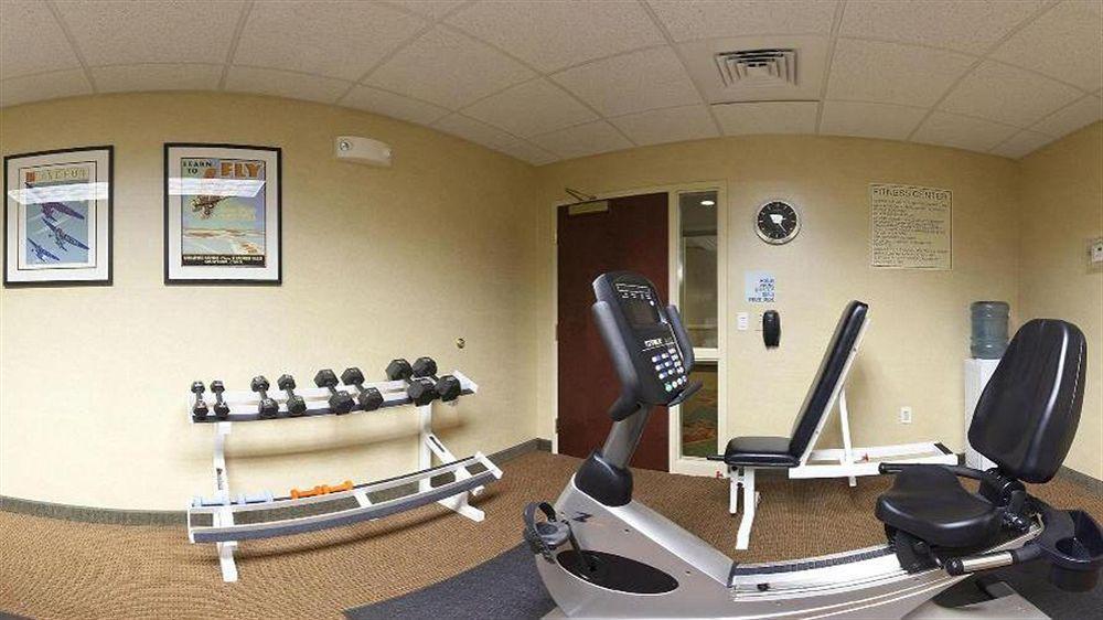 Holiday Inn Express & Suites Bradley Airport, An Ihg Hotel Виндзор Локс Экстерьер фото