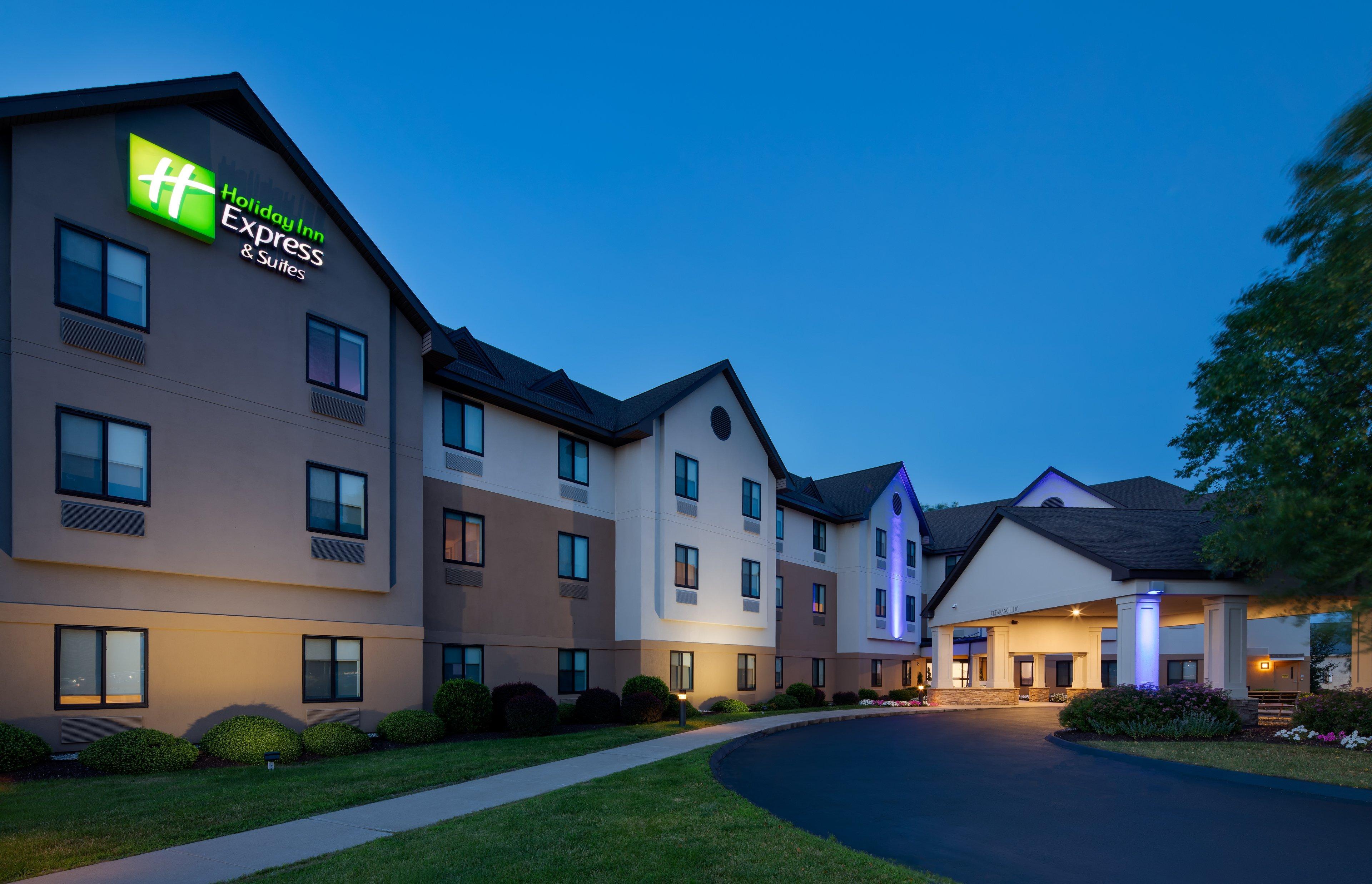 Holiday Inn Express & Suites Bradley Airport, An Ihg Hotel Виндзор Локс Экстерьер фото