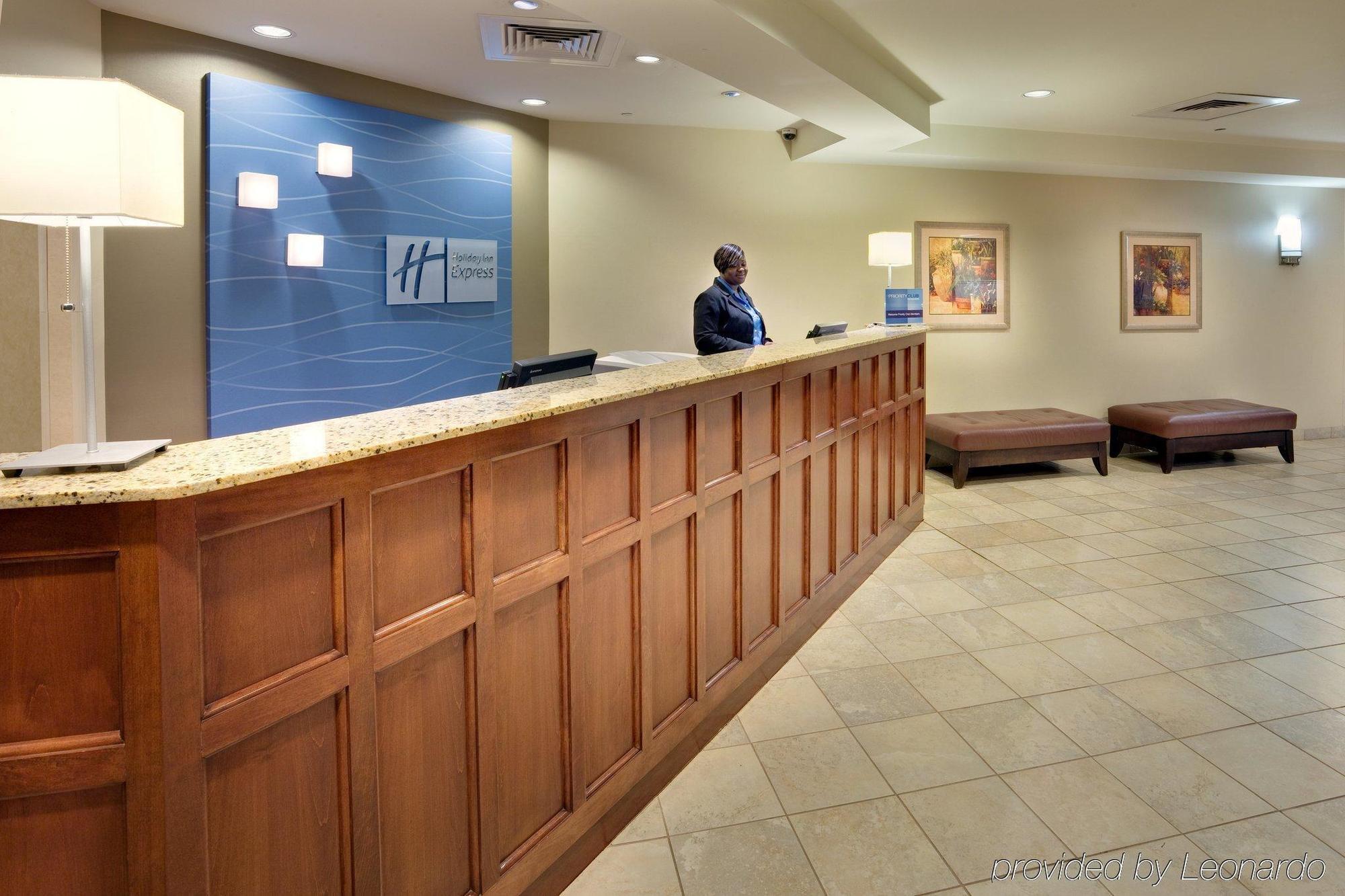 Holiday Inn Express & Suites Bradley Airport, An Ihg Hotel Виндзор Локс Экстерьер фото