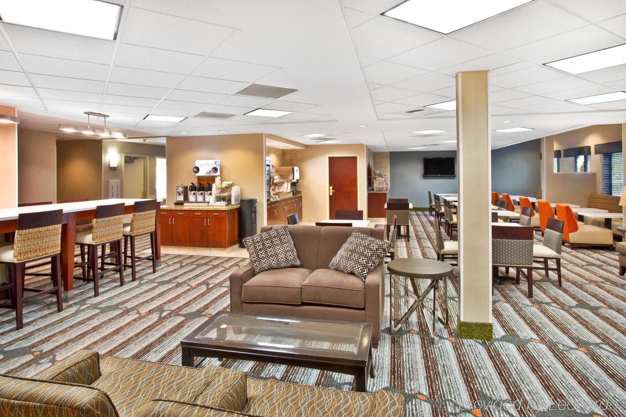 Holiday Inn Express & Suites Bradley Airport, An Ihg Hotel Виндзор Локс Экстерьер фото