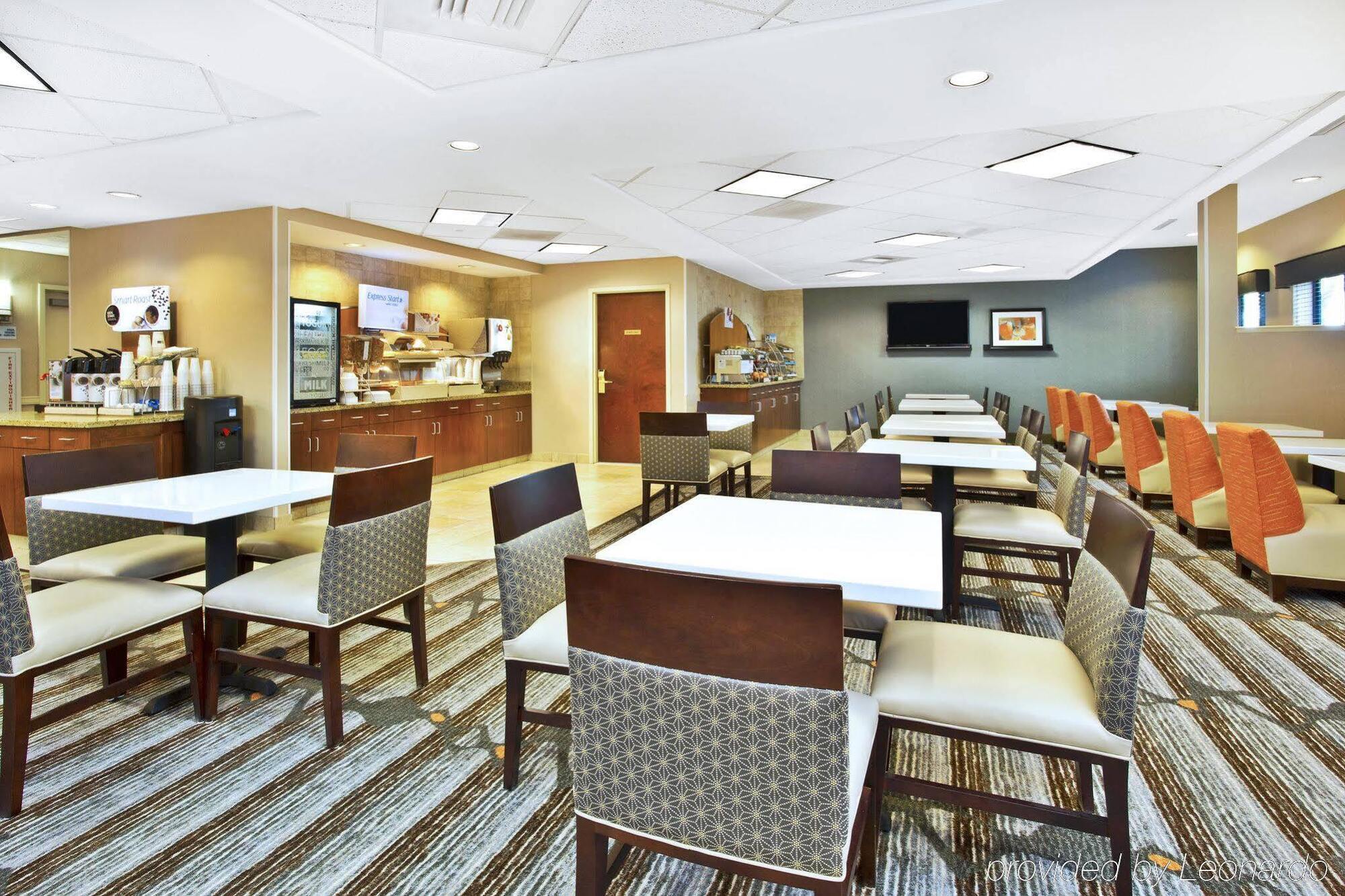 Holiday Inn Express & Suites Bradley Airport, An Ihg Hotel Виндзор Локс Экстерьер фото