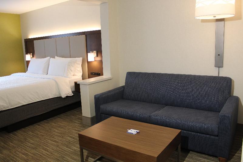 Holiday Inn Express & Suites Bradley Airport, An Ihg Hotel Виндзор Локс Экстерьер фото